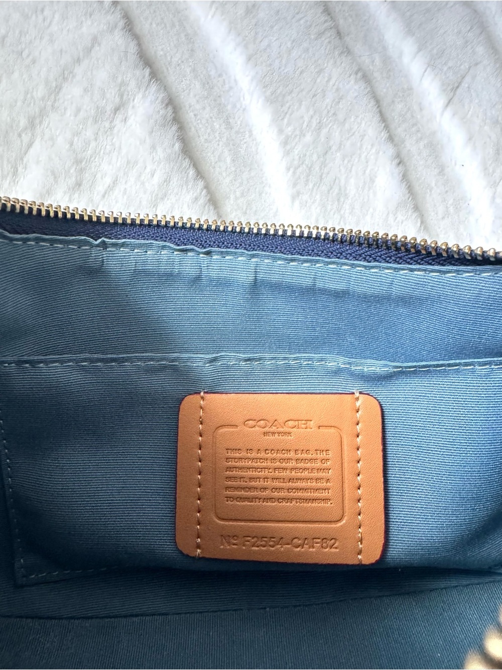 Coach Teri Shoulder Bag in Signature Denim - Picture 8 of 9